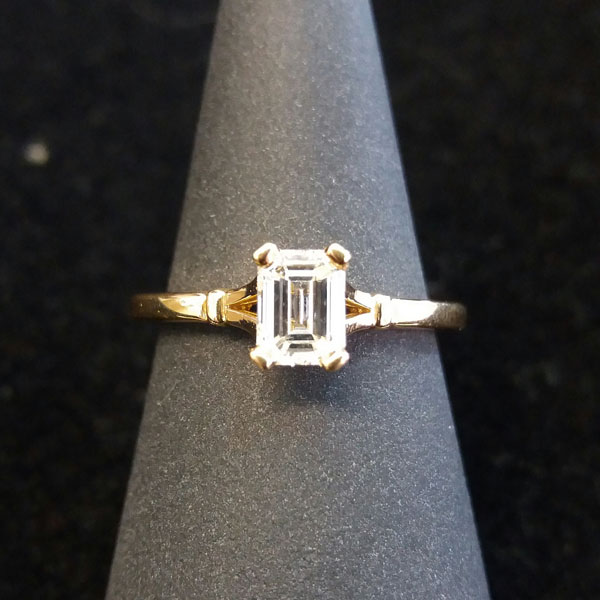 Orbis Jewellery, based in Bawtry, Doncaster, offer high end Yellow gold jewellery from 9ct to 18ct. We also re-finish each piece by our expert jewellery craftsman.